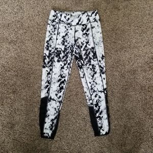 Womens Calvin Klein large black/white yoga pants.